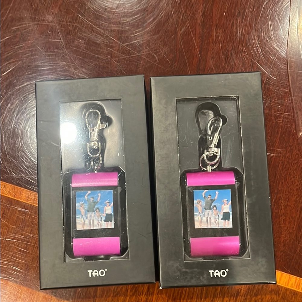 TAO 1.5 Digital Photo Frame Keychain